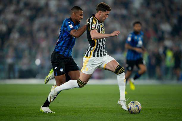 足球-【人物】加公白发难冲冠，莫以成败论英雄