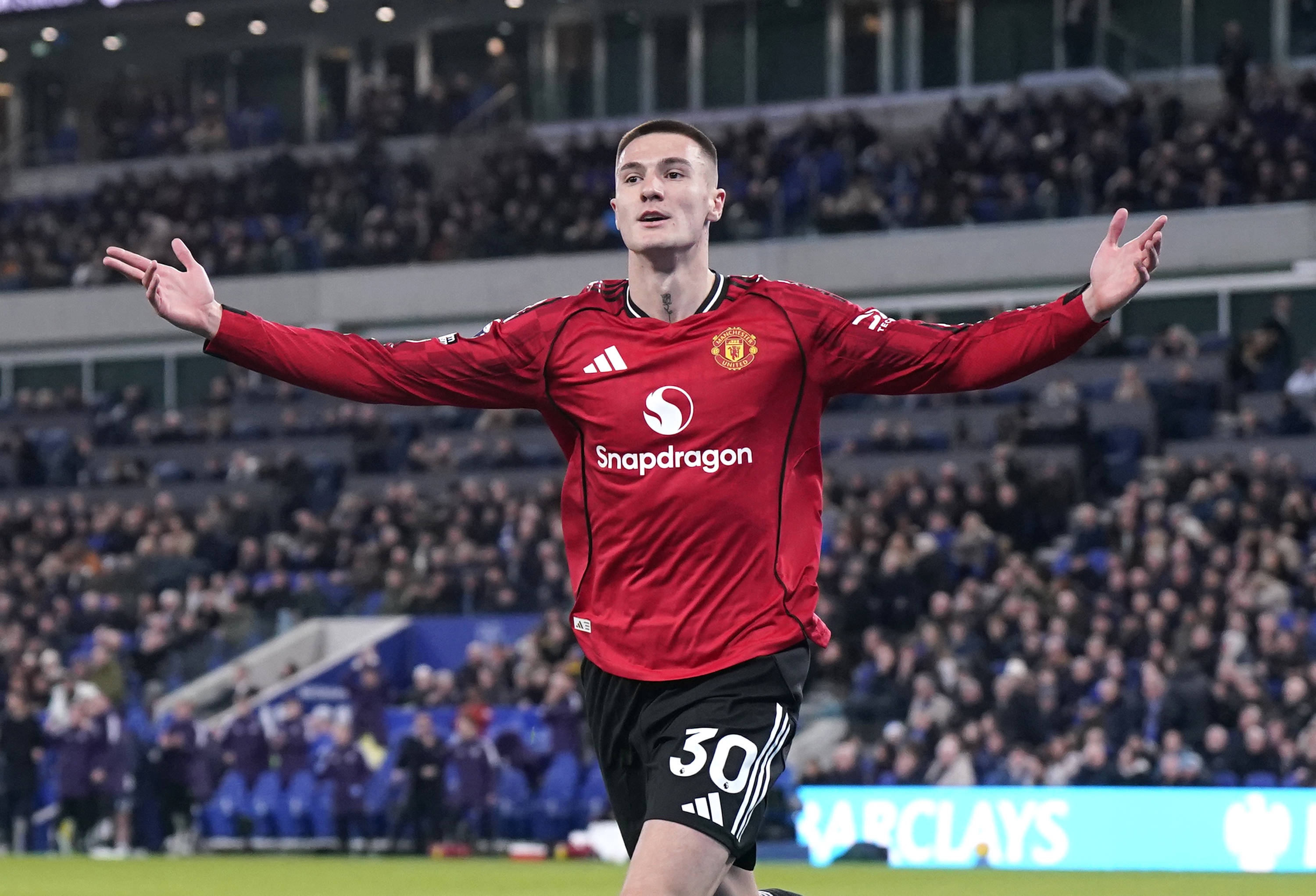 FIFA Club World Cup-救火9场7胜2平&amp;队史开局第三！曼联该不该让这样的卡里克转正？