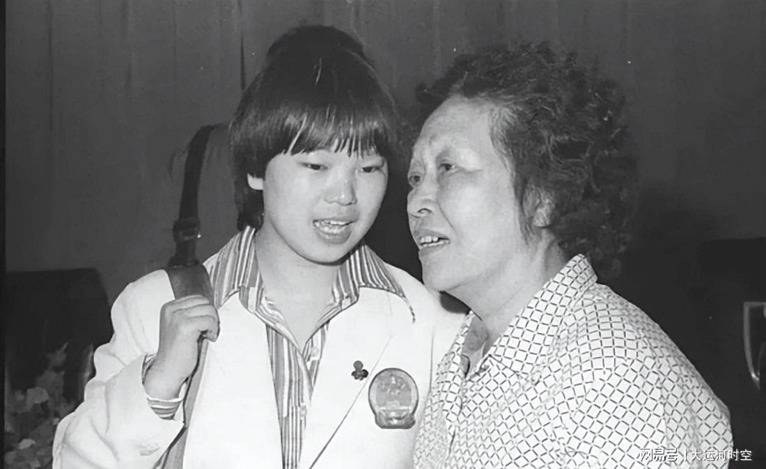 足球-1989年，国乒“怪拍”倪夏莲无奈出走卢森堡，59岁仍征战国际赛场